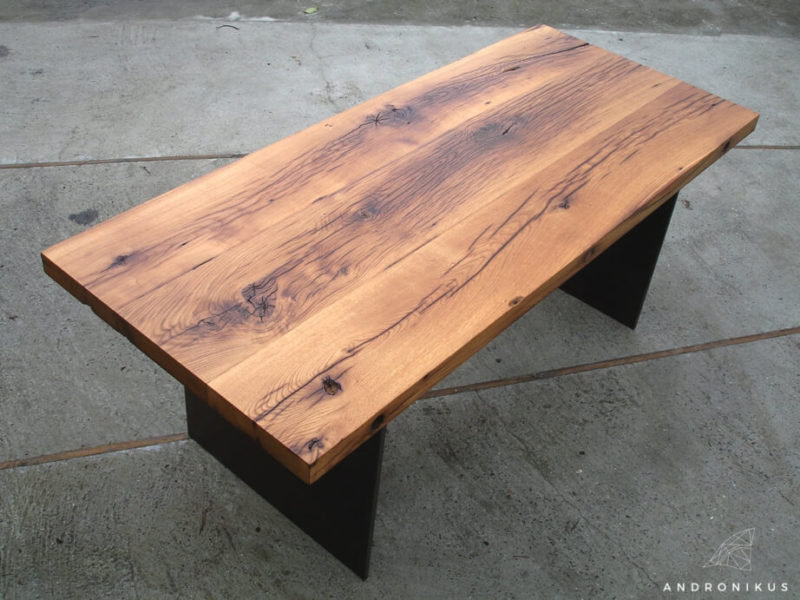 stół ze starego drewna nogi z blachy