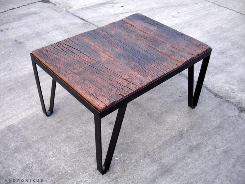 stolik loftowy ze starego drewna